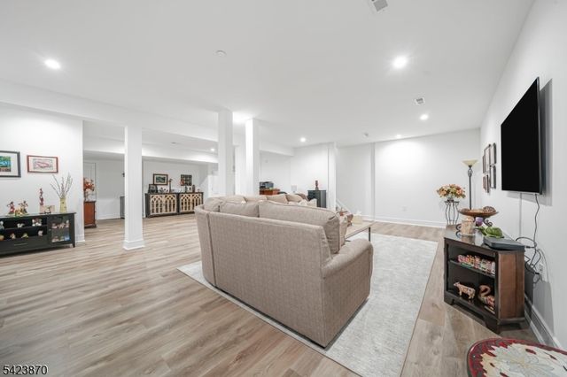 5 Mcnerney Ln, Florham Park Boro, NJ 07932