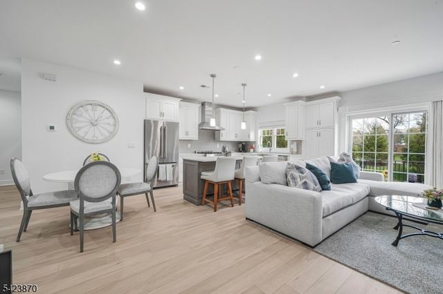 5 Mcnerney Ln, Florham Park Boro, NJ 07932