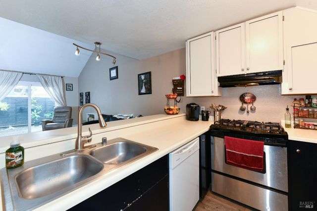 7755 Camino Colegio Dr, Rohnert Park, CA 94928