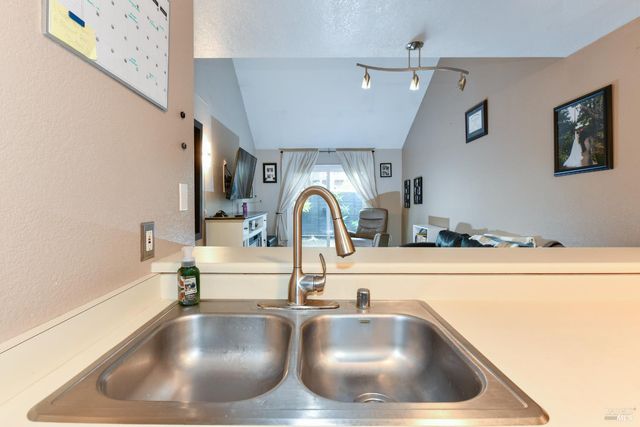 7755 Camino Colegio Dr, Rohnert Park, CA 94928