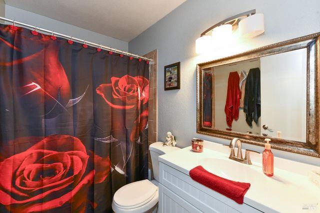 7755 Camino Colegio Dr, Rohnert Park, CA 94928