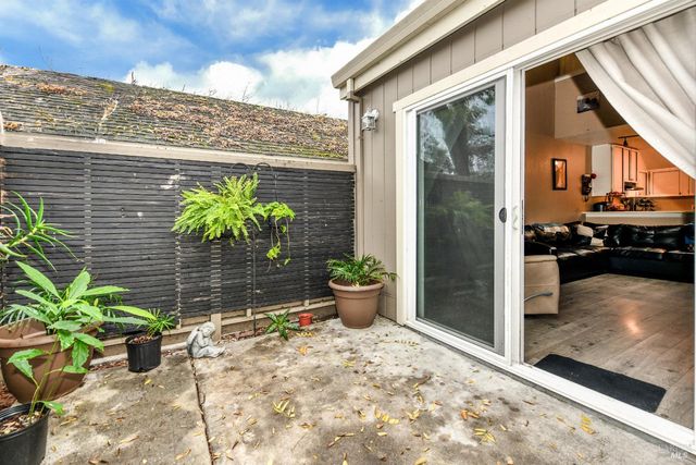 7755 Camino Colegio Dr, Rohnert Park, CA 94928