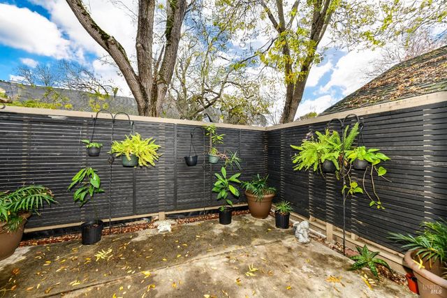 7755 Camino Colegio Dr, Rohnert Park, CA 94928