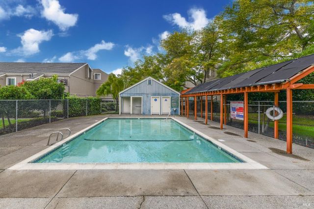 7755 Camino Colegio Dr, Rohnert Park, CA 94928