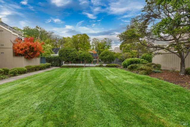 7755 Camino Colegio Dr, Rohnert Park, CA 94928