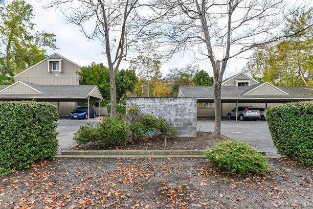 7755 Camino Colegio Dr, Rohnert Park, CA 94928
