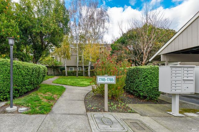 7755 Camino Colegio Dr, Rohnert Park, CA 94928