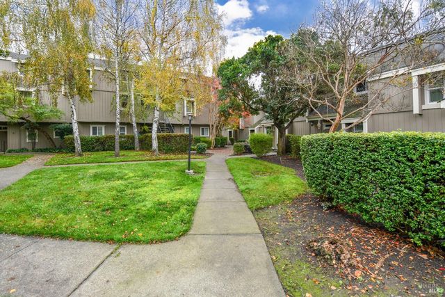 7755 Camino Colegio Dr, Rohnert Park, CA 94928