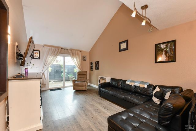 7755 Camino Colegio Dr, Rohnert Park, CA 94928