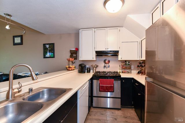 7755 Camino Colegio Dr, Rohnert Park, CA 94928