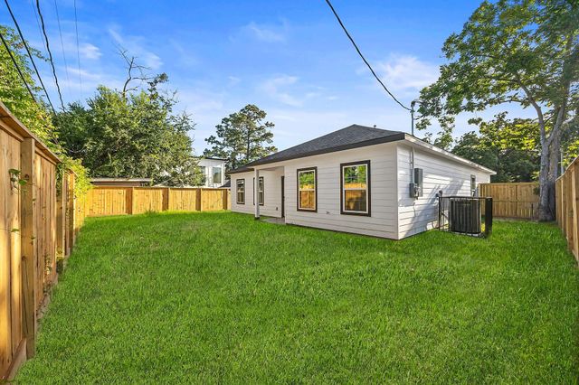 10426 Royal Oaks Drive, Houston, TX 77016
