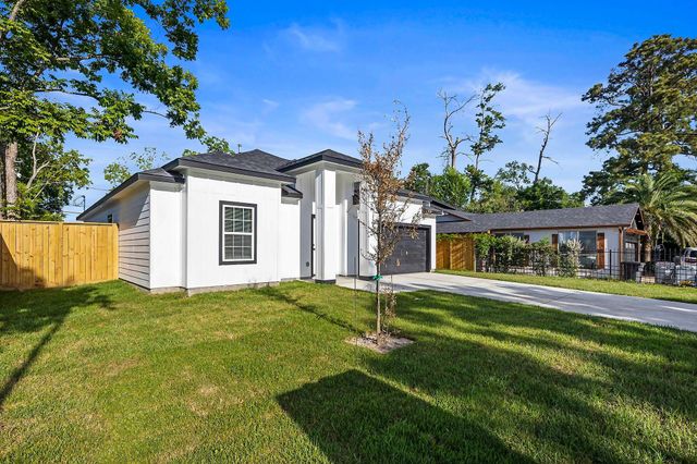 10426 Royal Oaks Drive, Houston, TX 77016