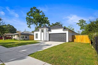 10426 Royal Oaks Drive, Houston, TX 77016