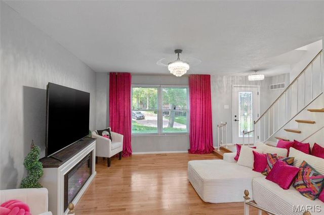 13556 Coliseum Drive, Chesterfield, MO 63017