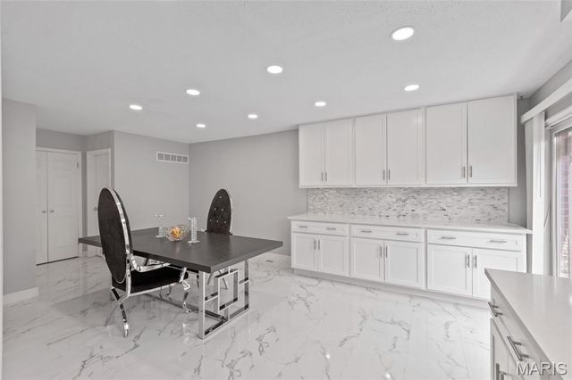13556 Coliseum Drive, Chesterfield, MO 63017