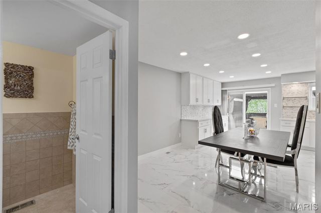 13556 Coliseum Drive, Chesterfield, MO 63017