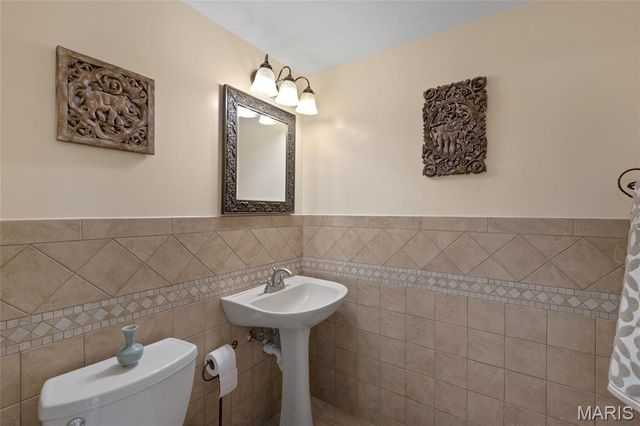 13556 Coliseum Drive, Chesterfield, MO 63017