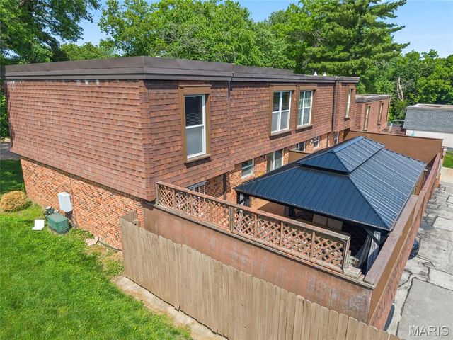 13556 Coliseum Drive, Chesterfield, MO 63017