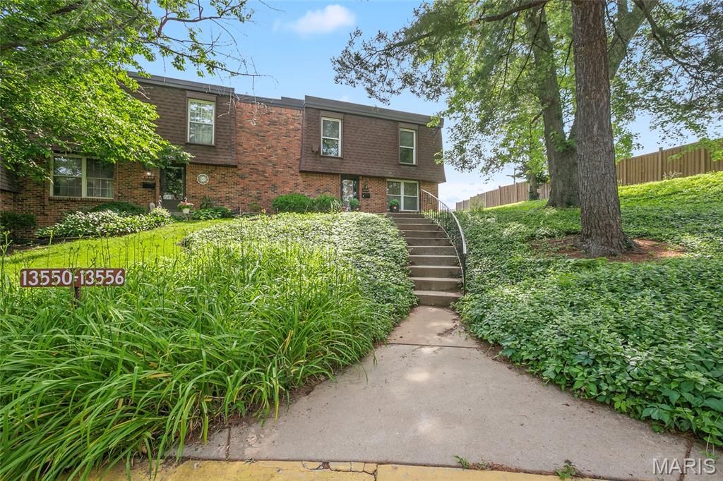 13556 Coliseum Drive, Chesterfield, MO 63017
