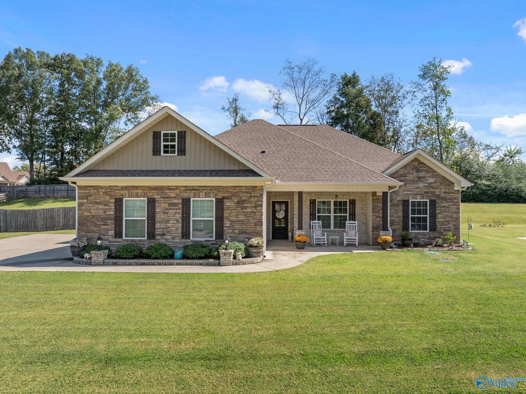 132 Lewis Vann Drive, Hazel Green, AL 35750