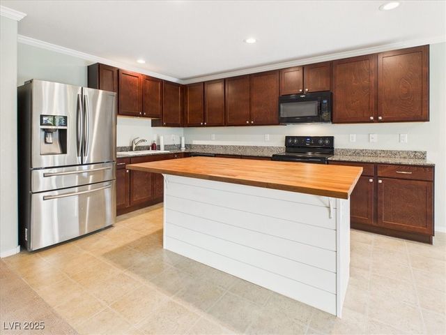 3821 East Sedgwick Avenue, Pahrump, NV 89061