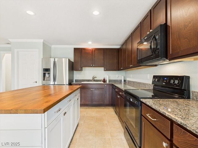 3821 East Sedgwick Avenue, Pahrump, NV 89061