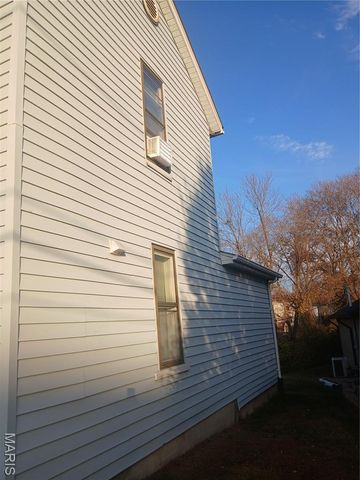 142 West Street, Edwardsville, IL 62025