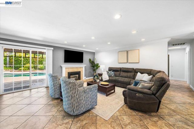 960 Kern Ct, Livermore, CA 94551