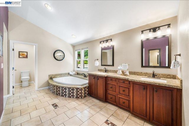 960 Kern Ct, Livermore, CA 94551