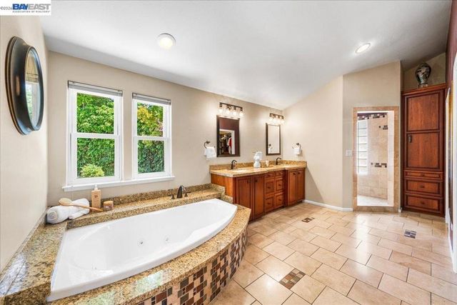 960 Kern Ct, Livermore, CA 94551