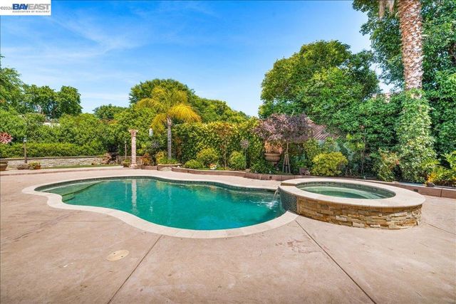 960 Kern Ct, Livermore, CA 94551