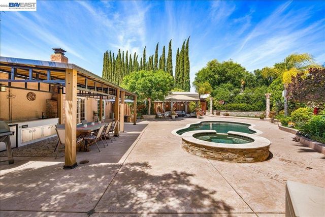 960 Kern Ct, Livermore, CA 94551