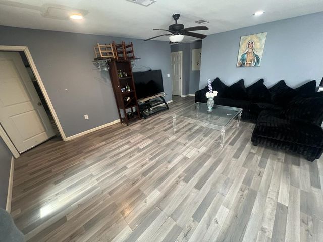 221 Calloway Street, Houston, TX 77029