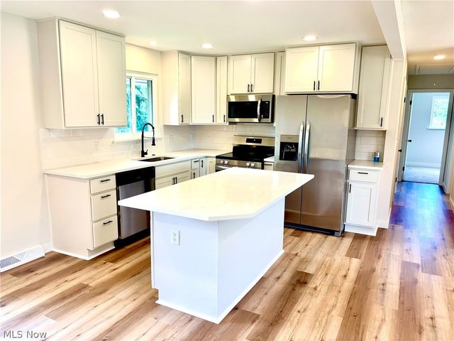 21113 Willow Lane, Strongsville, OH 44149