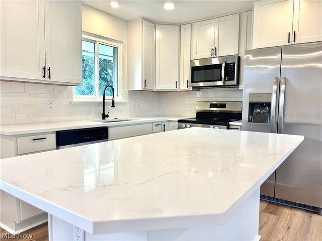 21113 Willow Lane, Strongsville, OH 44149