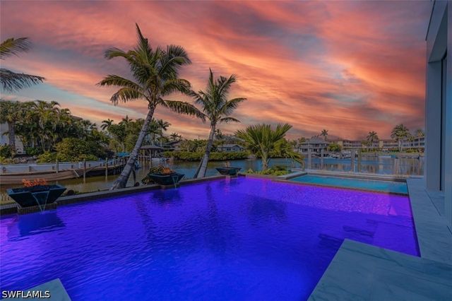 1100 Sandpiper ST, Naples, FL 34102