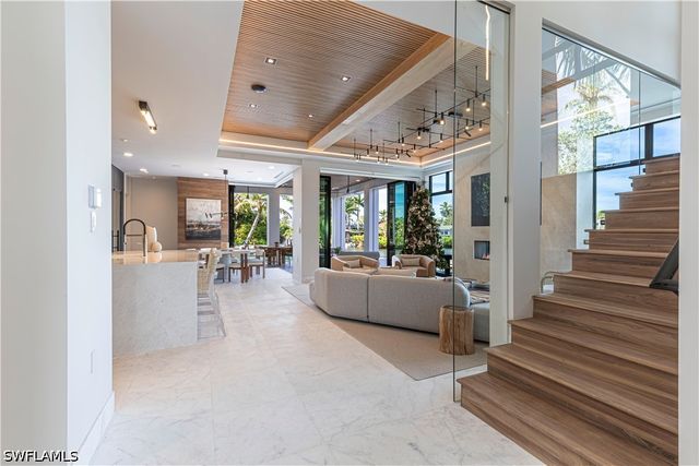 1100 Sandpiper ST, Naples, FL 34102