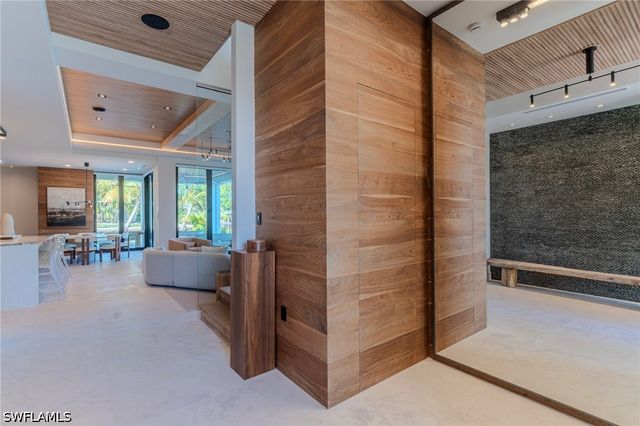 1100 Sandpiper ST, Naples, FL 34102