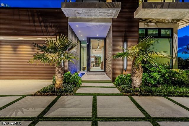 1100 Sandpiper ST, Naples, FL 34102