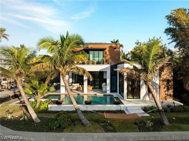 1100 Sandpiper ST, Naples, FL 34102