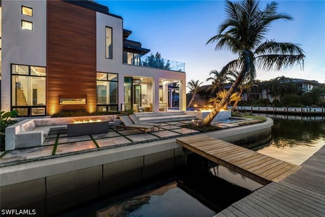 1100 Sandpiper ST, Naples, FL 34102