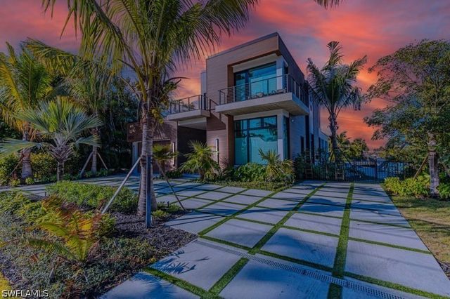 1100 Sandpiper ST, Naples, FL 34102