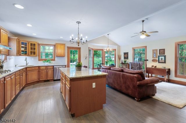 957 Willow Grove Rd, Westfield Town, NJ 07090