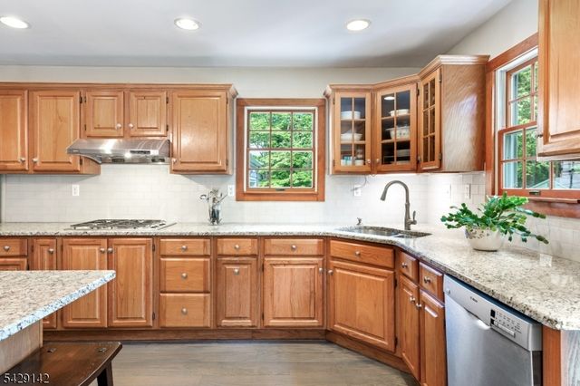957 Willow Grove Rd, Westfield Town, NJ 07090