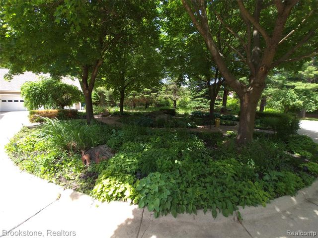 5910 Spring Valley Lane, Dryden, MI 48428
