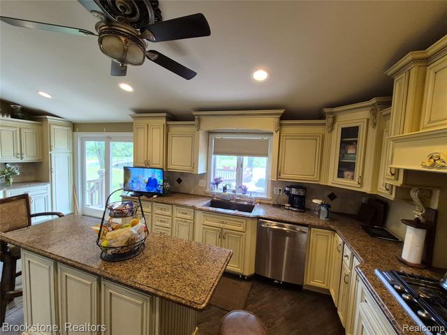 5910 Spring Valley Lane, Dryden, MI 48428
