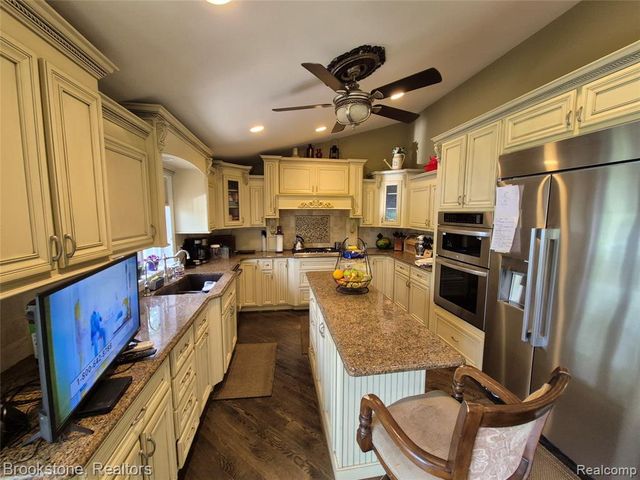 5910 Spring Valley Lane, Dryden, MI 48428
