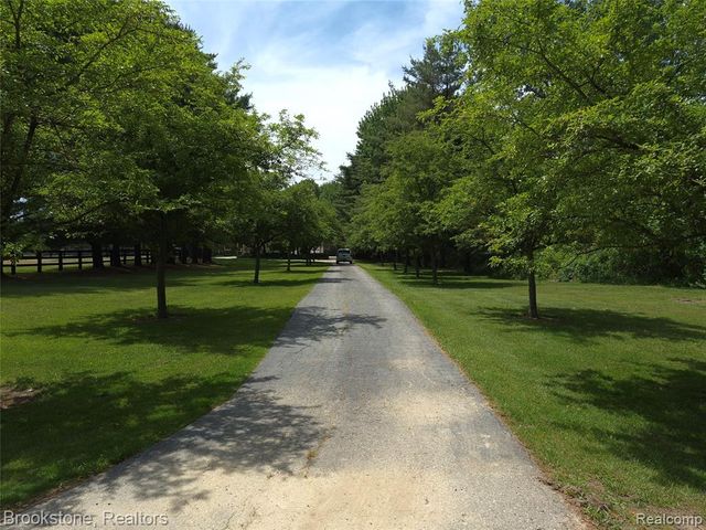 5910 Spring Valley Lane, Dryden, MI 48428
