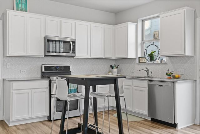 8002 Mandela BND, Austin, TX 78744