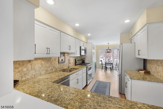 16 Riggs Ct, Bernards Twp., NJ 07920